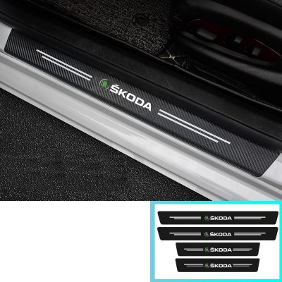 Комплект карбонової захисної плівки для порогів автомобіля з емблемою Skoda