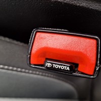 Пласкі заглушки у ремені безпеки з значком Toyota Пласкі заглушки у ремені безпеки з значком Toyota