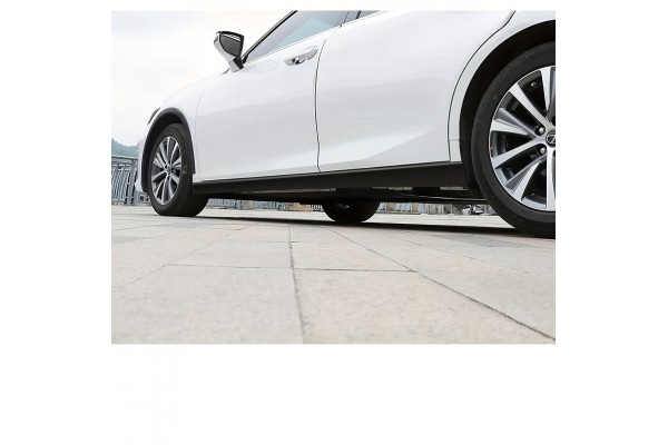 Захисний автомобільний молдинг для нижньої частини порогів