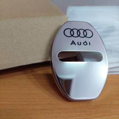 Накладки на петлі дверей Audi колір срібний (хром). Накладки на петлі дверей Audi колір срібний (хром).