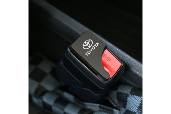 Заглушки у ремені безпеки з логотипом Toyota